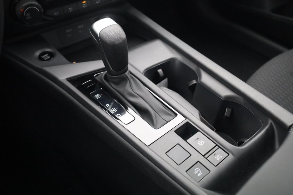 Nissan Sentra Vehicle Full-screen Gallery Image 17