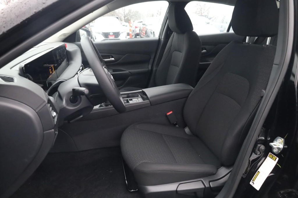 Nissan Sentra Vehicle Full-screen Gallery Image 18