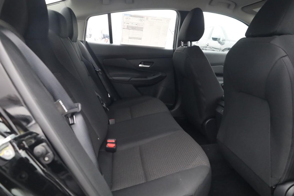 Nissan Sentra Vehicle Full-screen Gallery Image 20