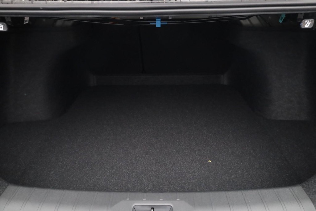 Nissan Sentra Vehicle Full-screen Gallery Image 21