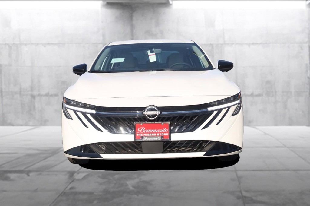 Nissan Sentra Vehicle Full-screen Gallery Image 4