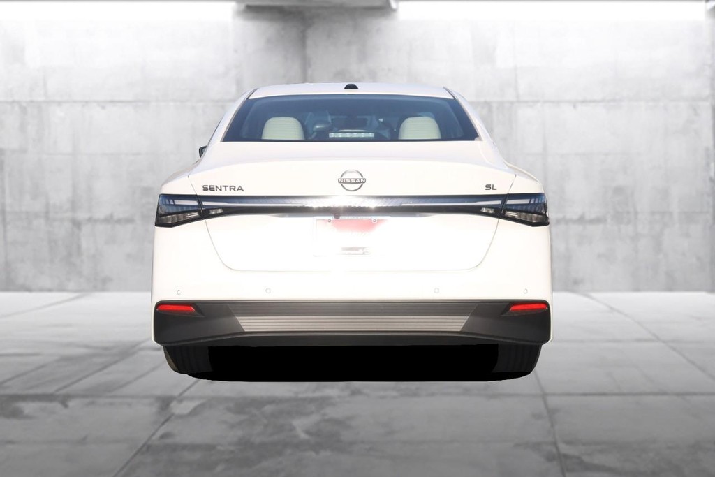 Nissan Sentra Vehicle Full-screen Gallery Image 6