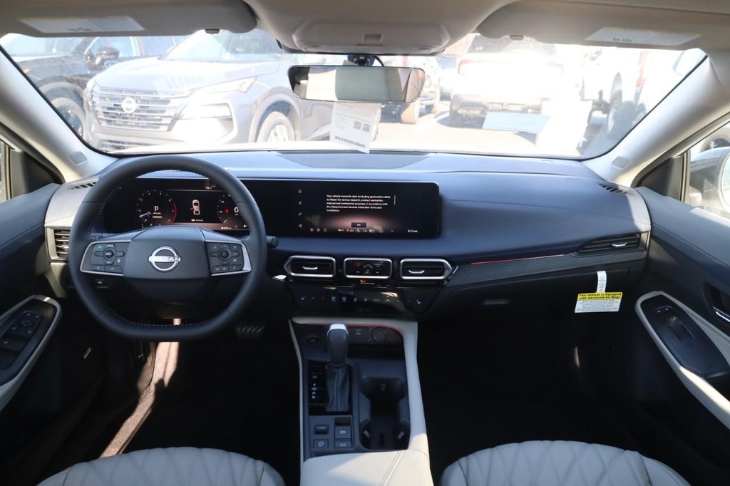 Nissan Sentra Vehicle Full-screen Gallery Image 7