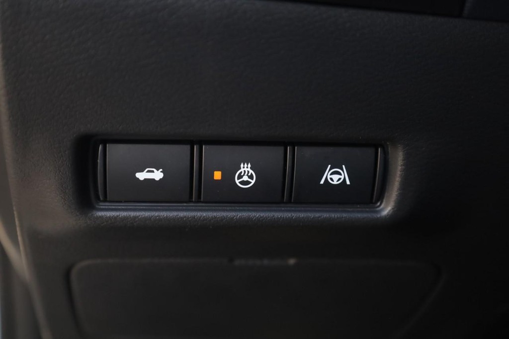 Nissan Sentra Vehicle Full-screen Gallery Image 12