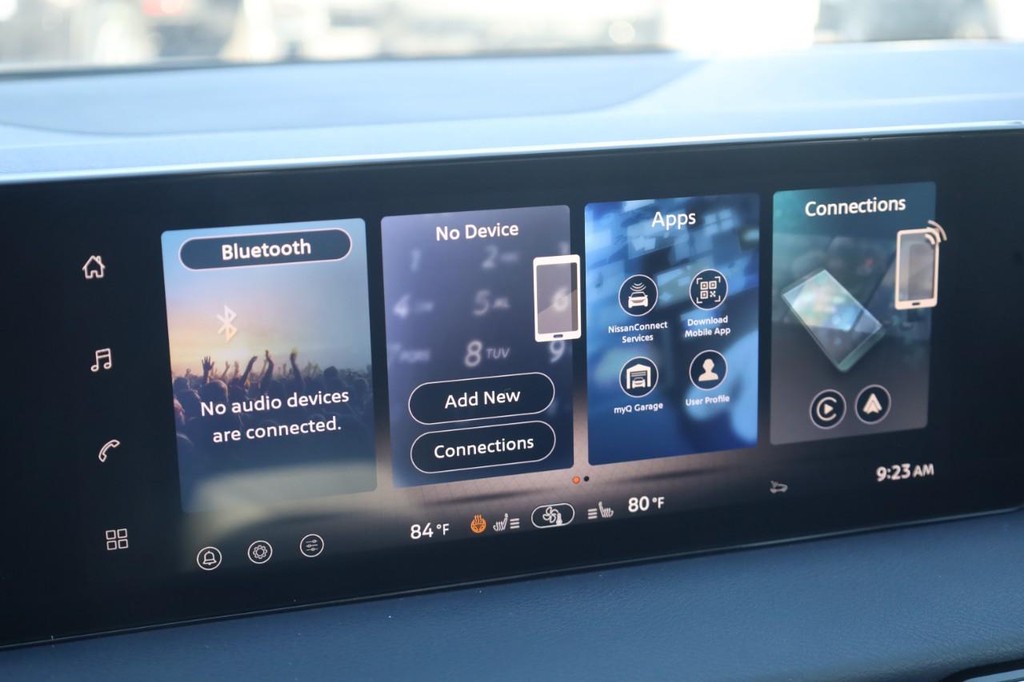 Nissan Sentra Vehicle Full-screen Gallery Image 14