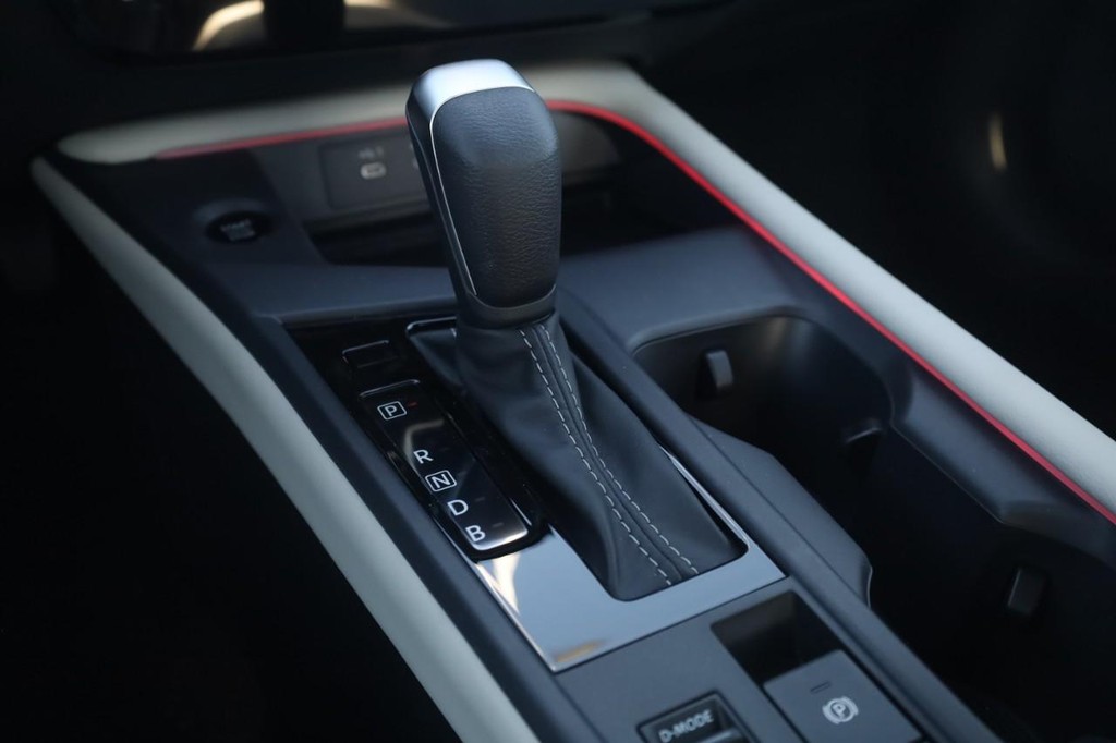 Nissan Sentra Vehicle Full-screen Gallery Image 19