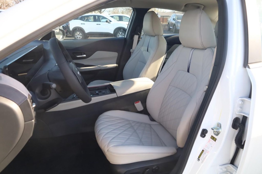 Nissan Sentra Vehicle Full-screen Gallery Image 20