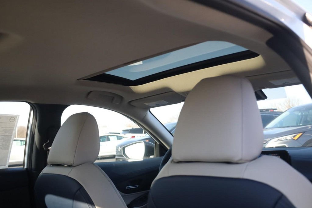 Nissan Sentra Vehicle Full-screen Gallery Image 23