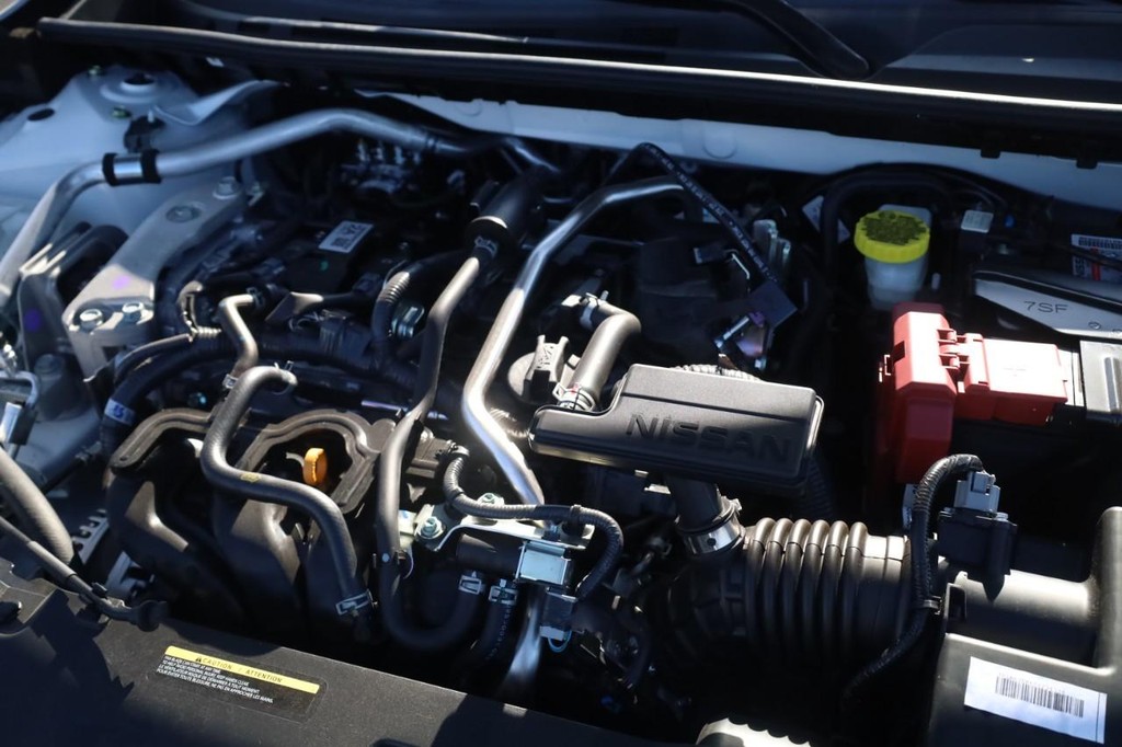 Nissan Sentra Vehicle Full-screen Gallery Image 25