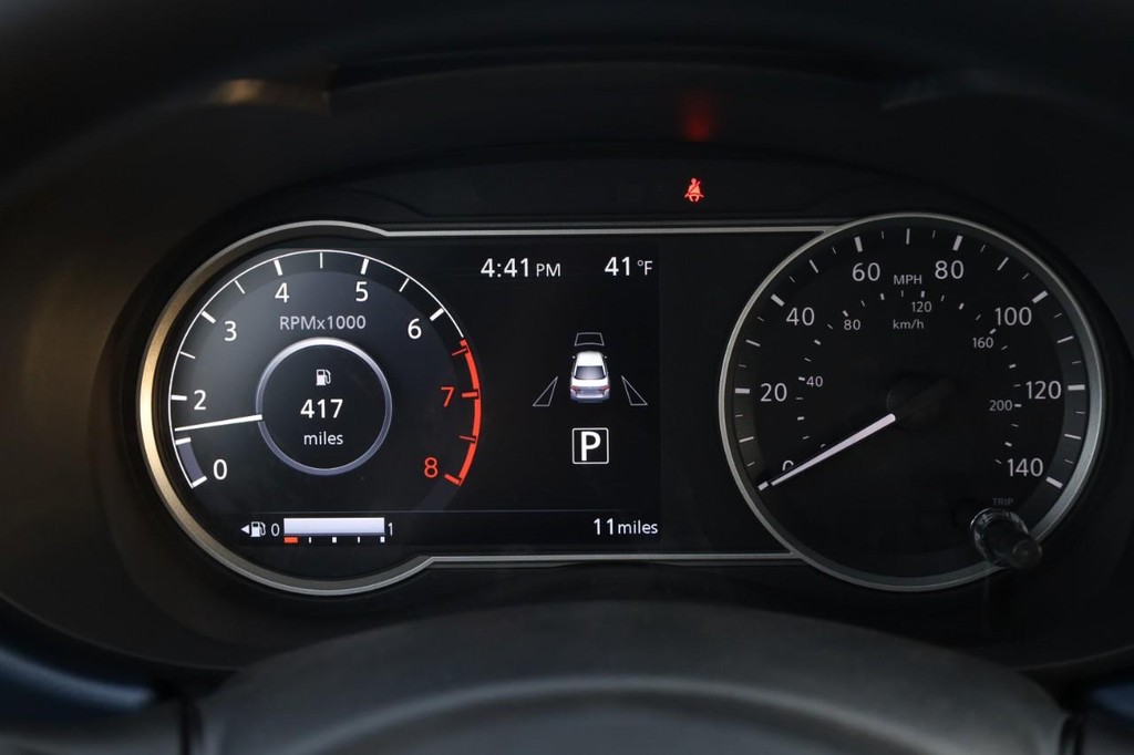 Nissan Versa Vehicle Image 09