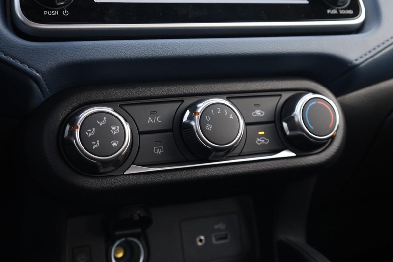 Nissan Versa Vehicle Image 12