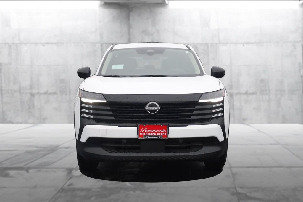 Nissan Kicks Vehicle Image 04