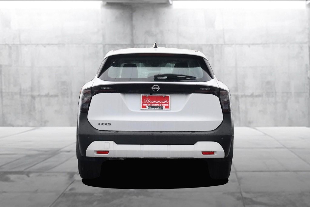 Nissan Kicks Vehicle Image 06