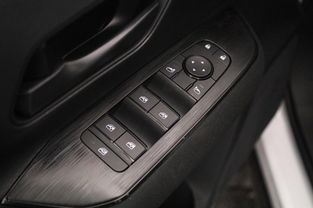 Nissan Kicks Vehicle Image 11