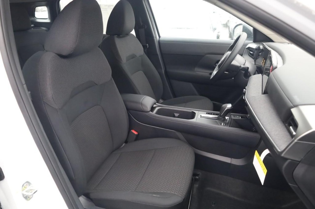 Nissan Kicks Vehicle Image 19