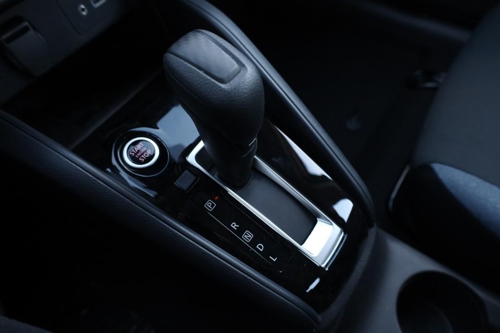 Nissan Versa Vehicle Full-screen Gallery Image 15