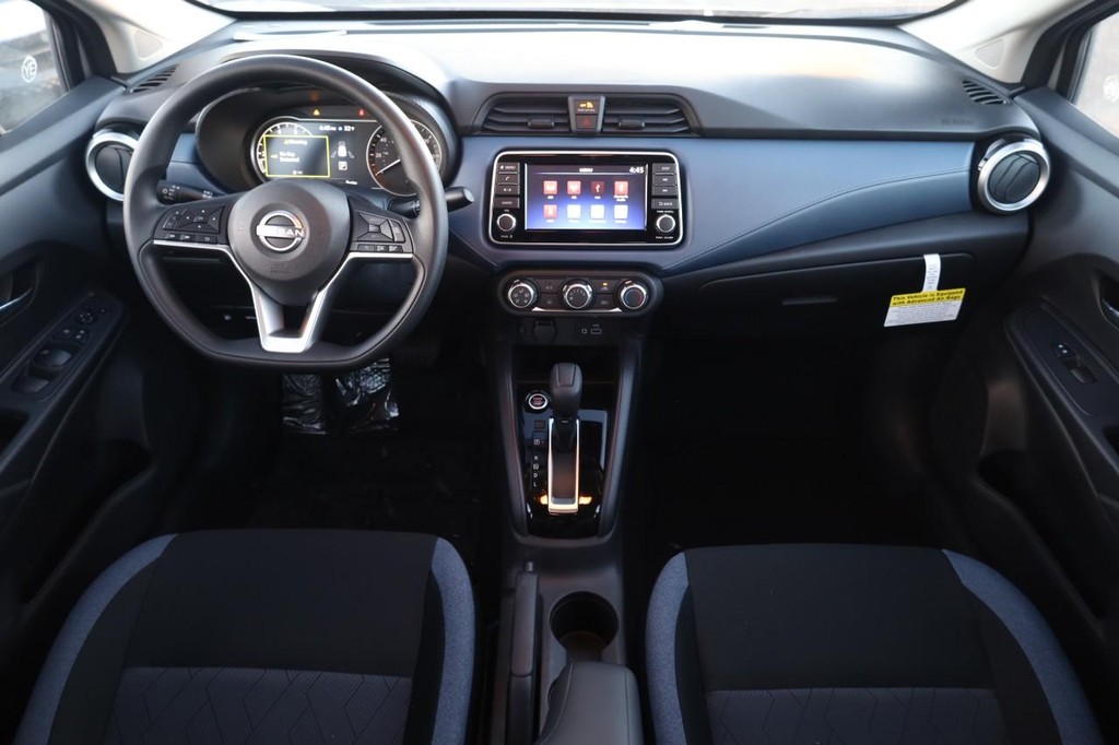 Nissan Versa Vehicle Full-screen Gallery Image 21