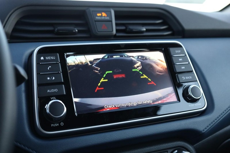 Nissan Versa Vehicle Image 12