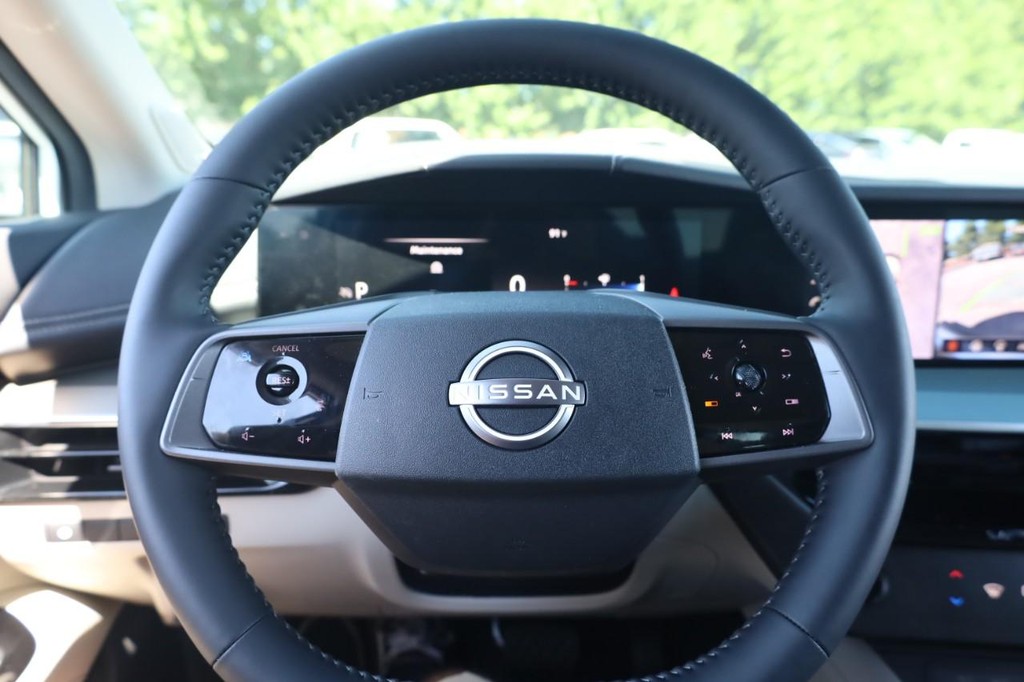 Nissan Murano Vehicle Image 09