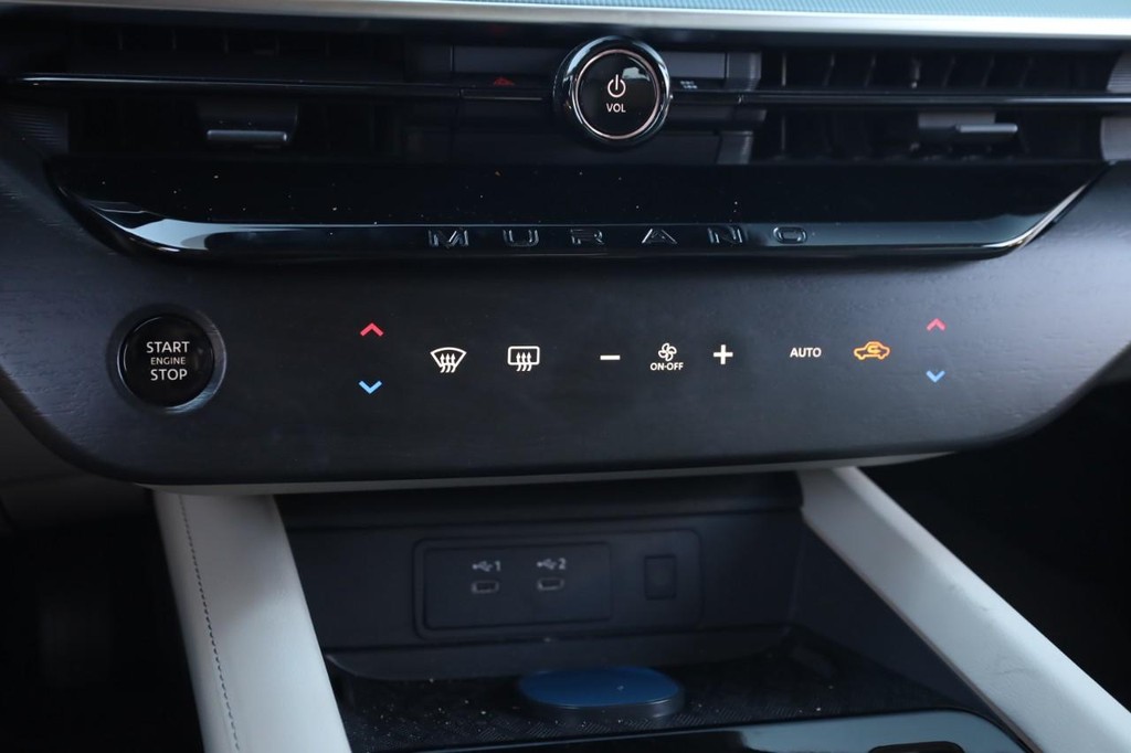 Nissan Murano Vehicle Image 13