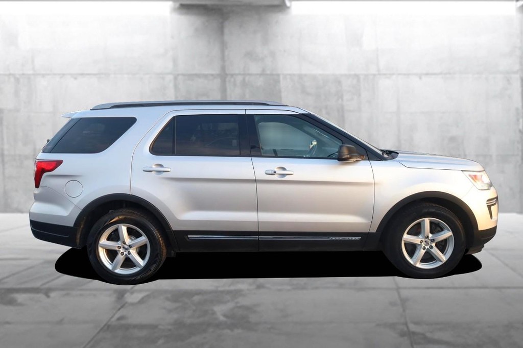 Ford Explorer Vehicle Image 05