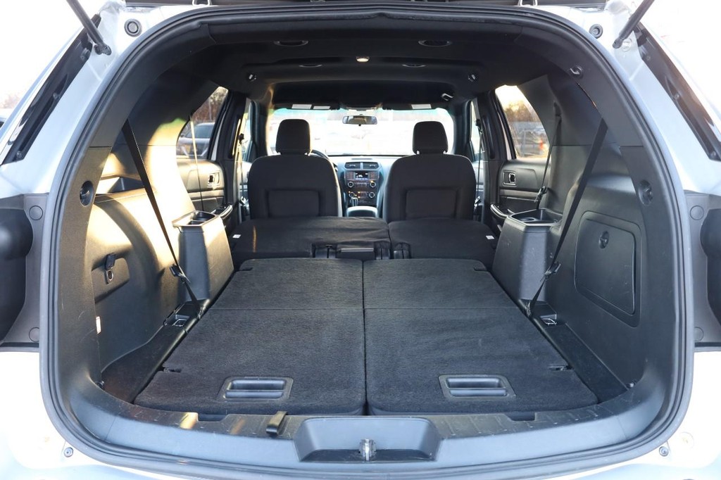 Ford Explorer Vehicle Image 09