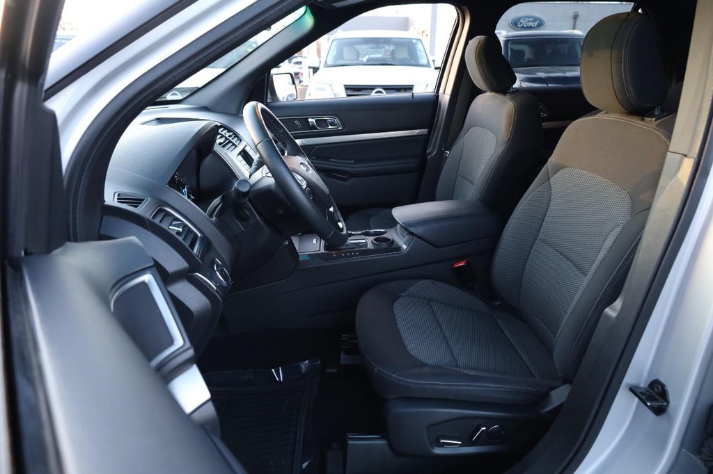 Ford Explorer Vehicle Image 10