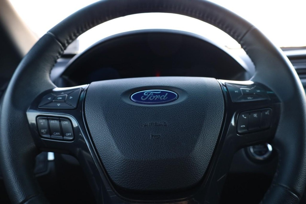 Ford Explorer Vehicle Image 11