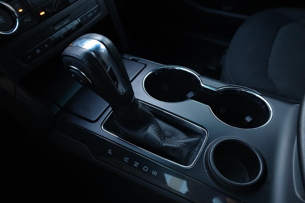 Ford Explorer Vehicle Image 16