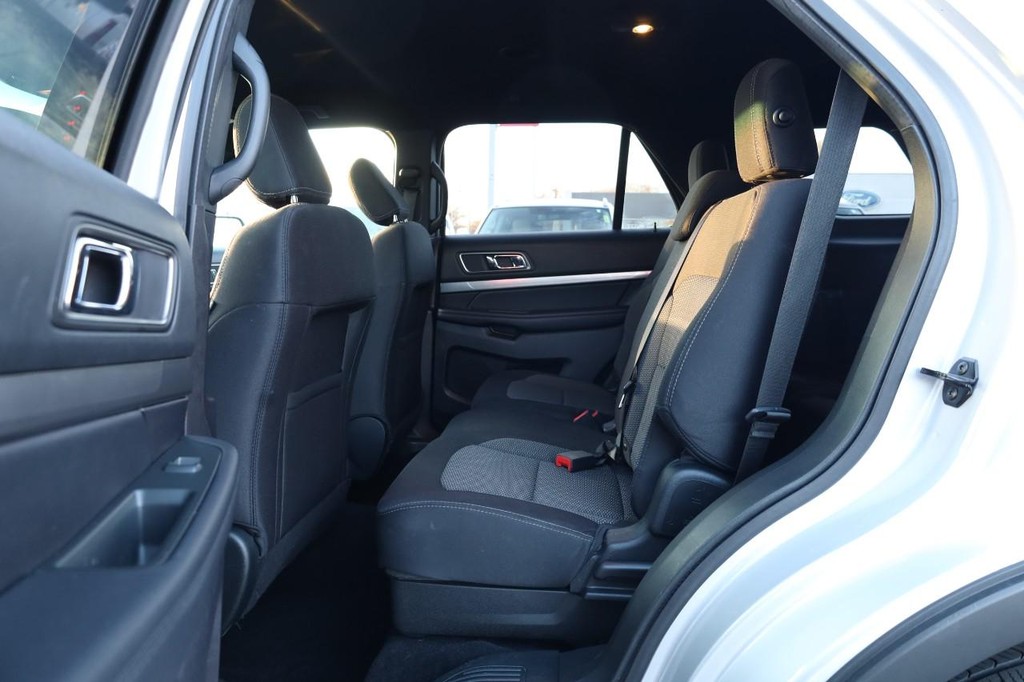 Ford Explorer Vehicle Image 21