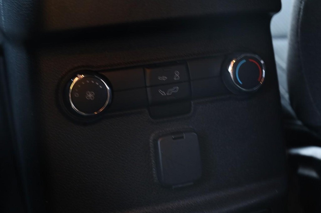 Ford Explorer Vehicle Image 22