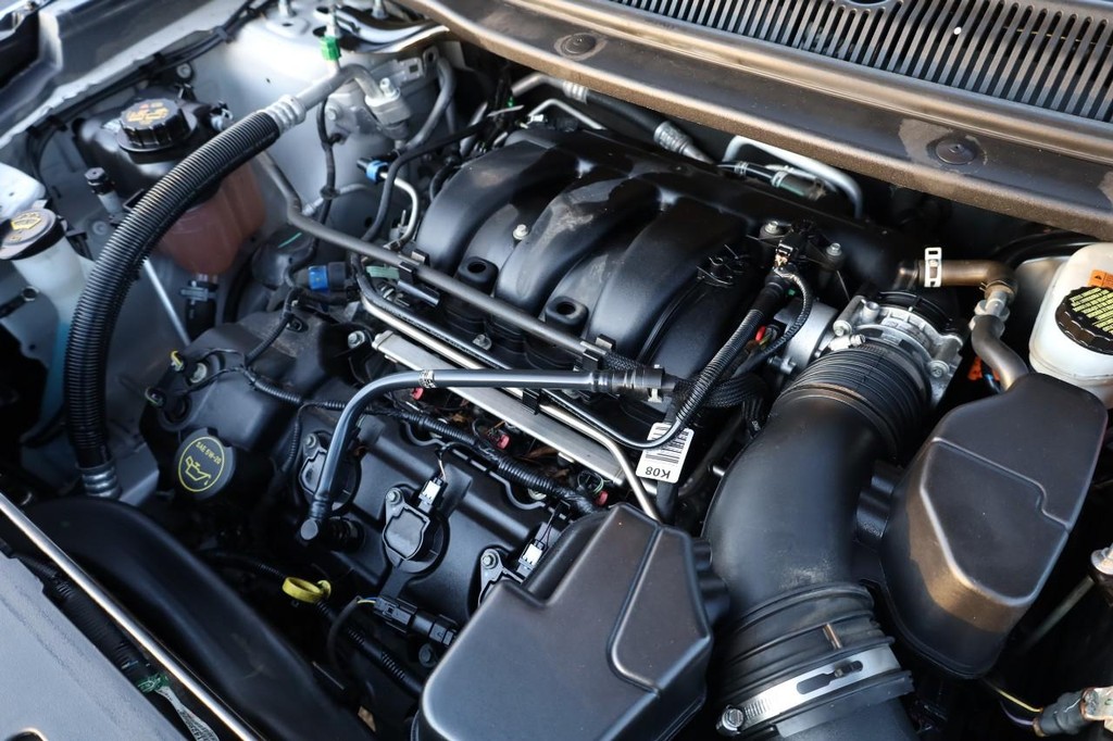 Ford Explorer Vehicle Image 27