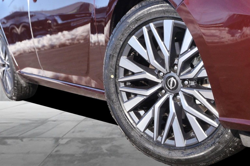 Nissan Altima Vehicle Image 03