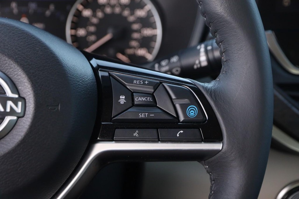 Nissan Altima Vehicle Image 13