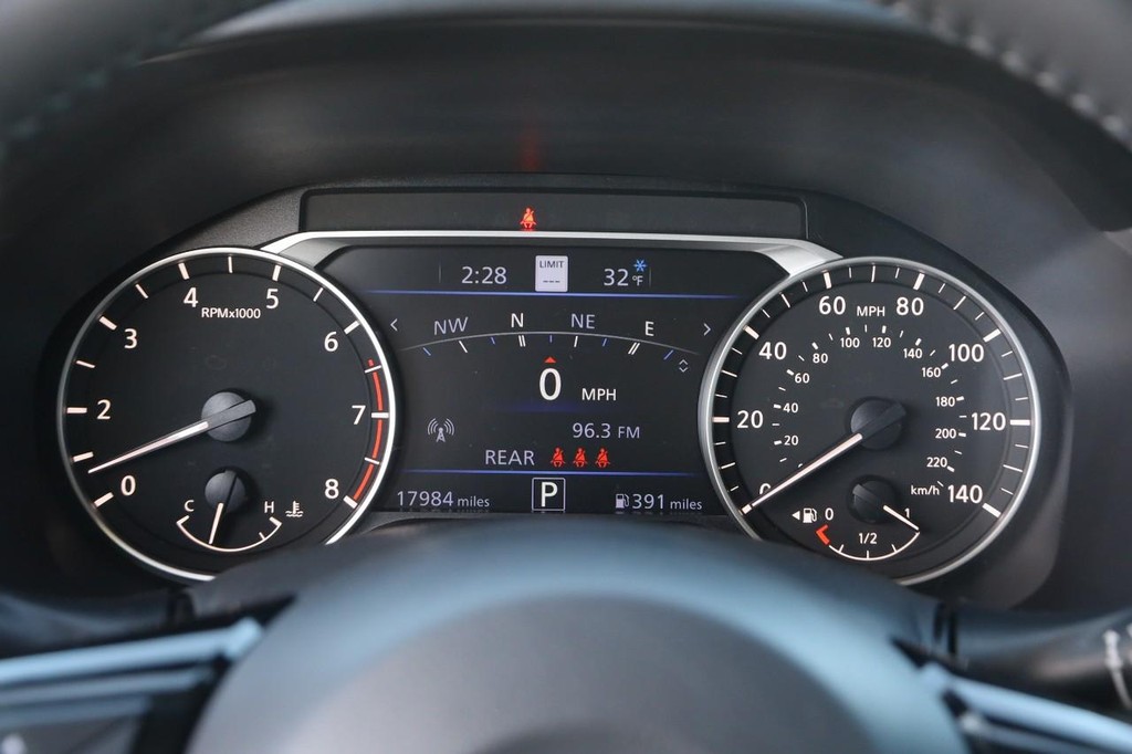 Nissan Altima Vehicle Image 14