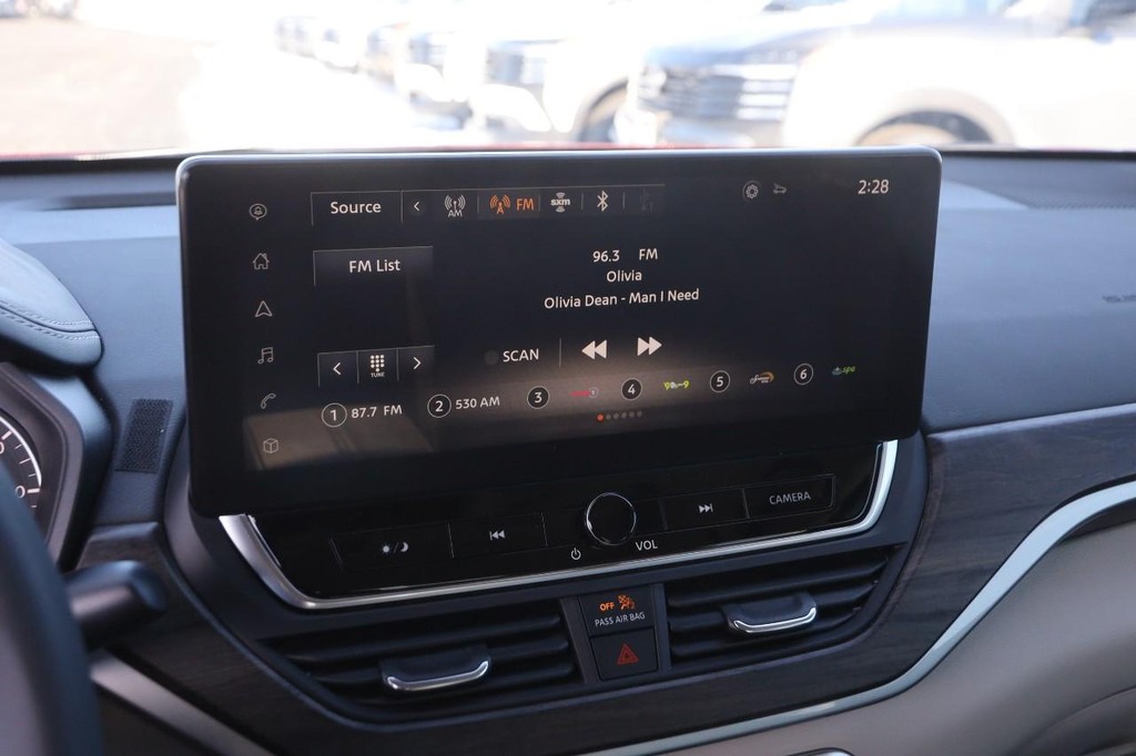 Nissan Altima Vehicle Image 16