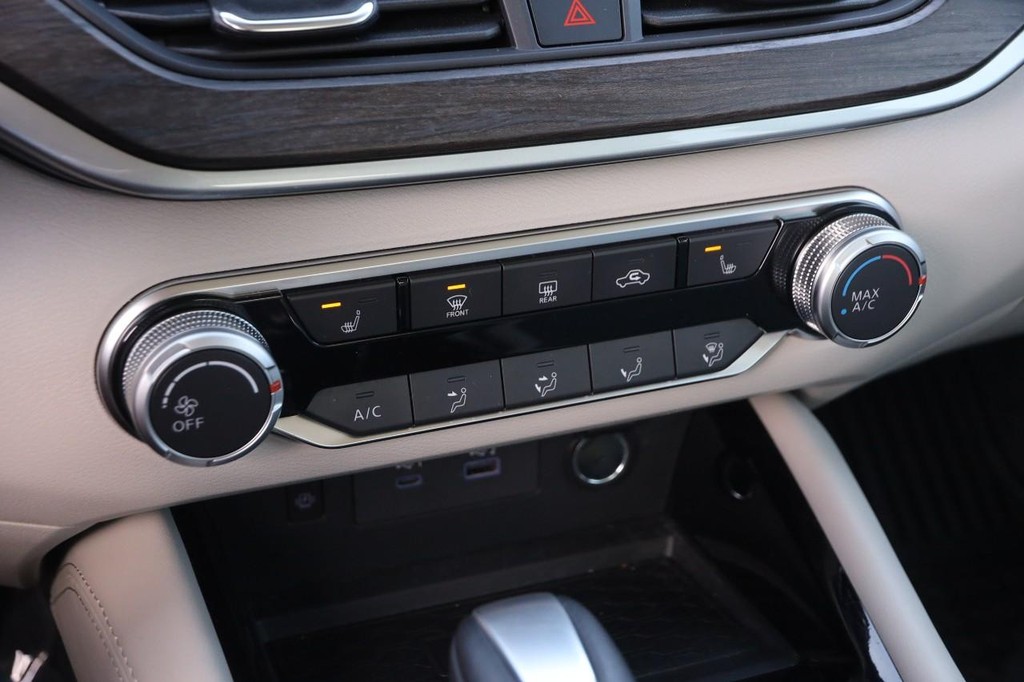 Nissan Altima Vehicle Image 18