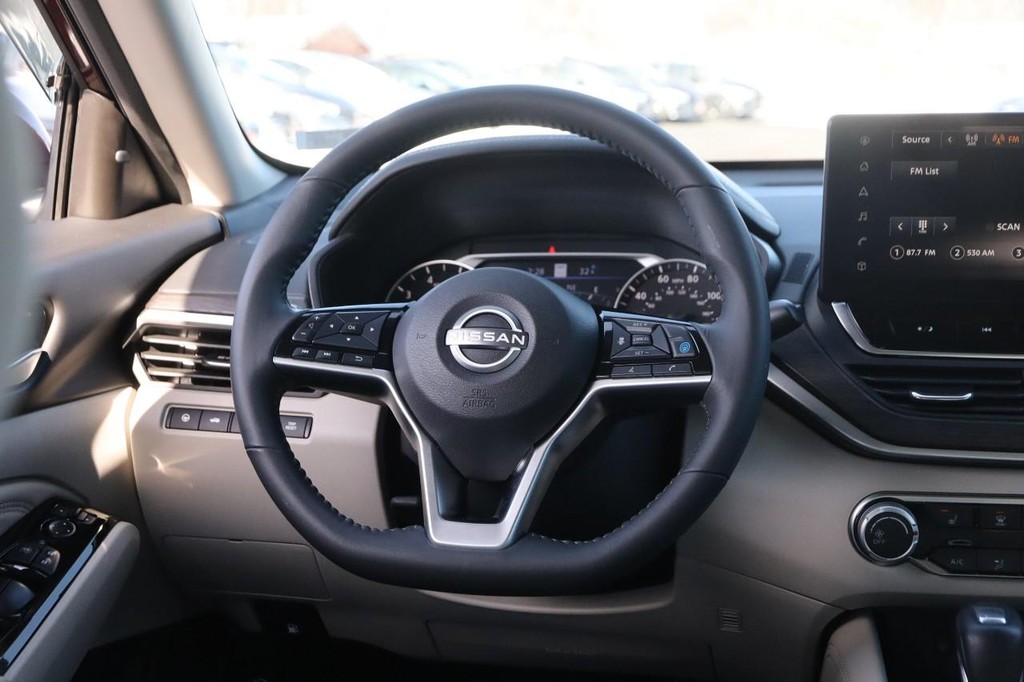 Nissan Altima Vehicle Image 23