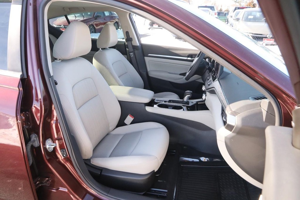 Nissan Altima Vehicle Image 26