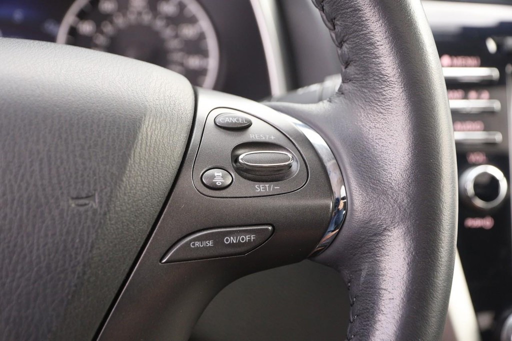 Nissan Murano Vehicle Image 14