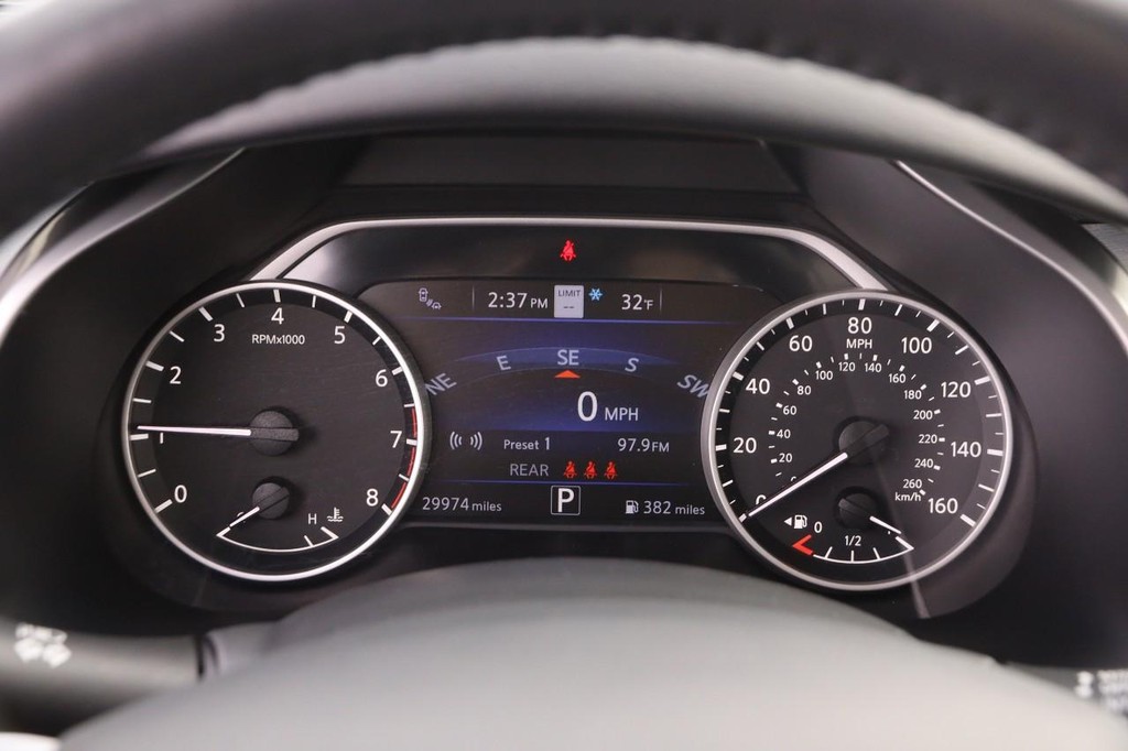 Nissan Murano Vehicle Image 15