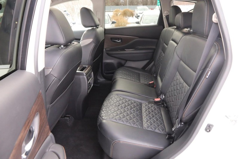 Nissan Murano Vehicle Image 11