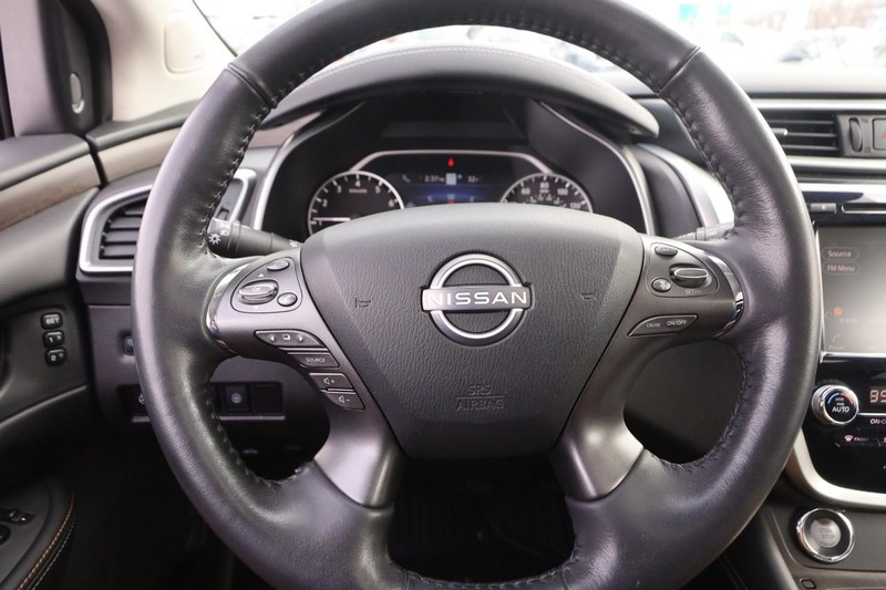 Nissan Murano Vehicle Image 12