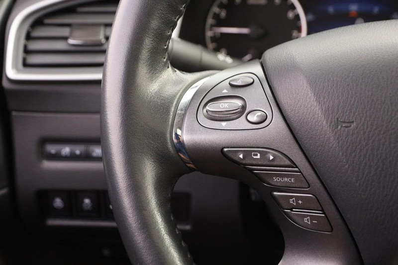 Nissan Murano Vehicle Image 13