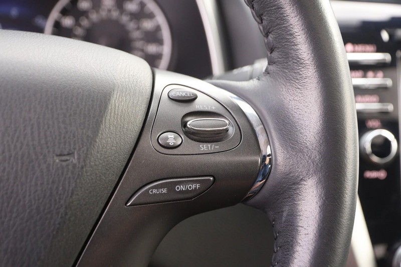 Nissan Murano Vehicle Image 14