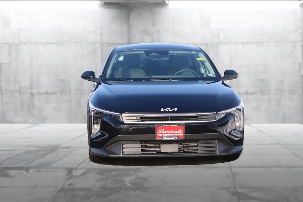 Kia K4 Vehicle Image 04