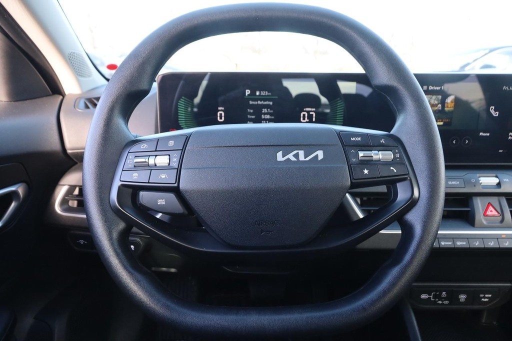 Kia K4 Vehicle Image 10