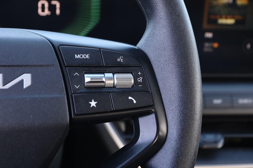 Kia K4 Vehicle Image 12