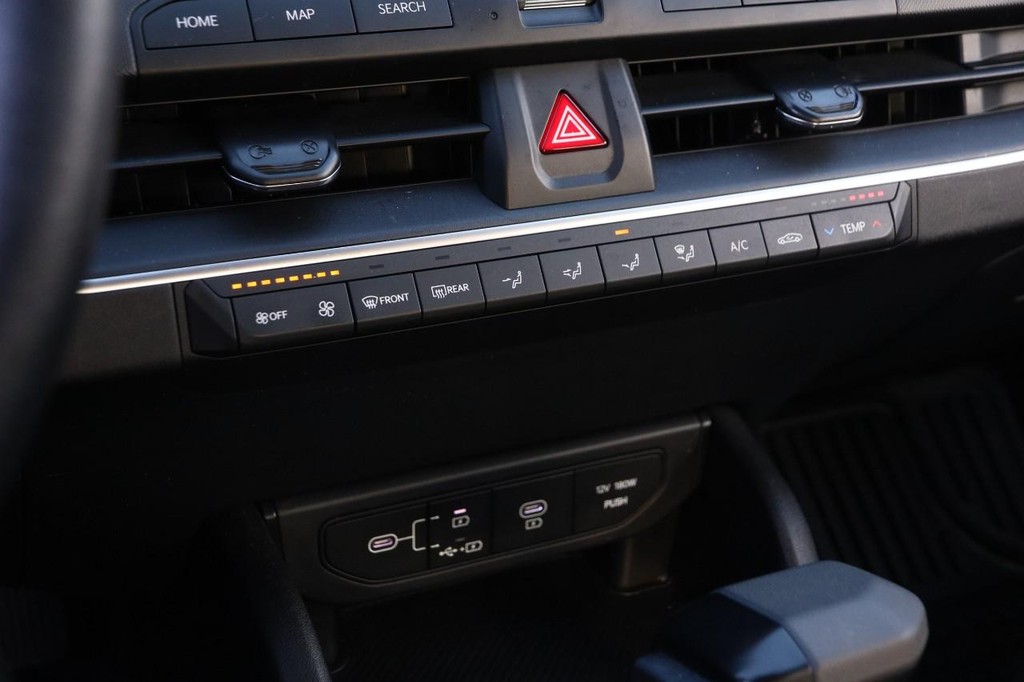 Kia K4 Vehicle Image 18