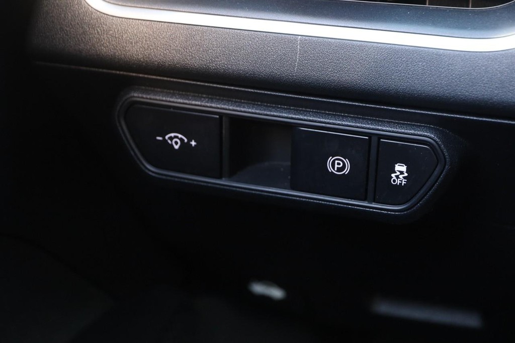 Kia K4 Vehicle Image 21